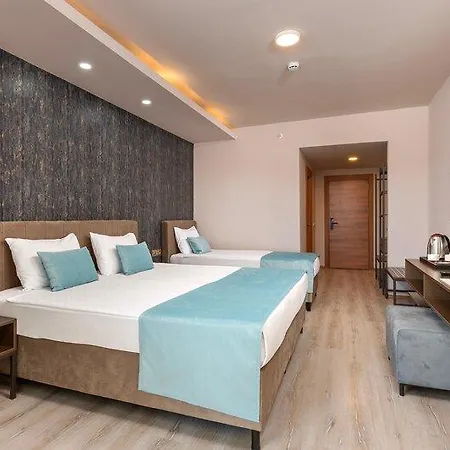 Hotel Hotella & 4*