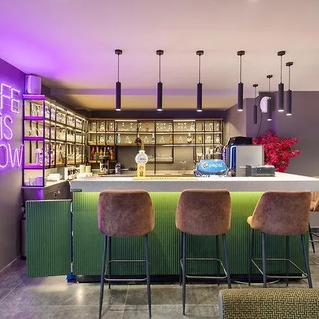 Hotel Hotella & 4*