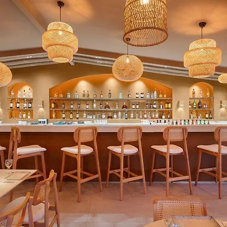Hotel Hotella & 4*