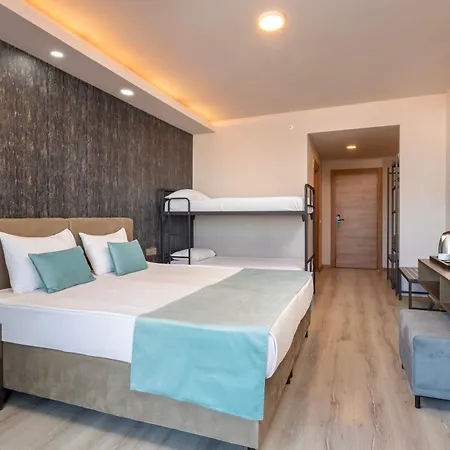 Hotel Hotella & 4*
